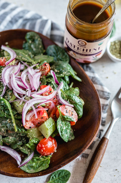 Recipe: Spinach salad topped with Datehini dressing
